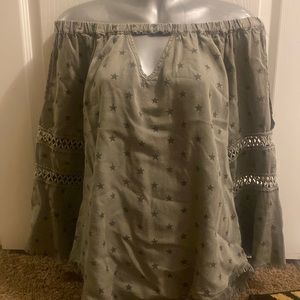 Billy T off the shoulder cut out star shirt